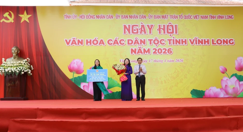 Phó Chủ tịch nước Võ Thị Ánh Xuân dự Ngày hội Văn hóa các dân tộc tỉnh Vĩnh Long Phó Chủ tịch nước Võ Thị Ánh Xuân dự Ngày hội Văn hóa các dân tộc tỉnh Vĩnh Long
