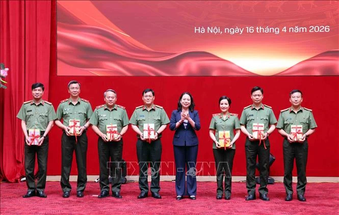 Phó Chủ tịch nước Võ Thị Ánh Xuân dự phát động phong trào đọc sách trong lực lượng Công an nhân dân Phó Chủ tịch nước Võ Thị Ánh Xuân dự phát động phong trào đọc sách trong lực lượng Công an nhân dân