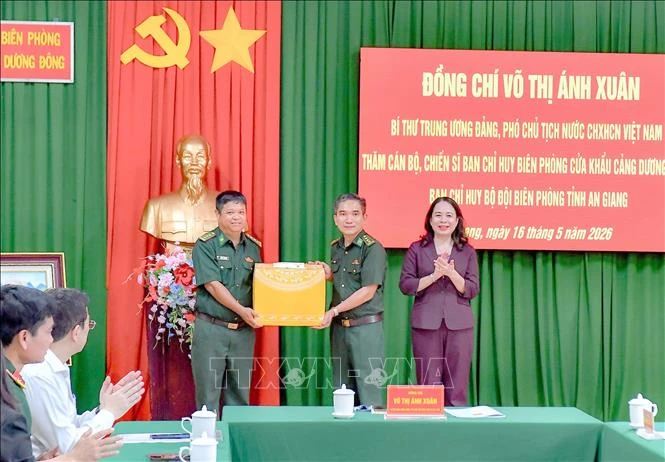 Phó Chủ tịch nước Võ Thị Ánh Xuân thăm, động viên Bộ đội Biên phòng An Giang Phó Chủ tịch nước Võ Thị Ánh Xuân thăm, động viên Bộ đội Biên phòng An Giang