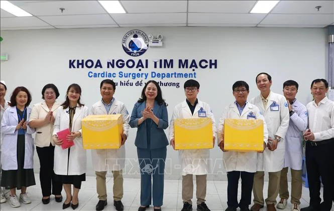 Phó Chủ tịch nước Võ Thị Ánh Xuân thăm, tặng quà bệnh nhi tại TP Hồ Chí Minh Phó Chủ tịch nước Võ Thị Ánh Xuân thăm, tặng quà bệnh nhi tại TP Hồ Chí Minh