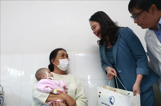 Phó Chủ tịch nước Võ Thị Ánh Xuân thăm, tặng quà bệnh nhi tại TP Hồ Chí Minh Phó Chủ tịch nước Võ Thị Ánh Xuân thăm, tặng quà bệnh nhi tại TP Hồ Chí Minh