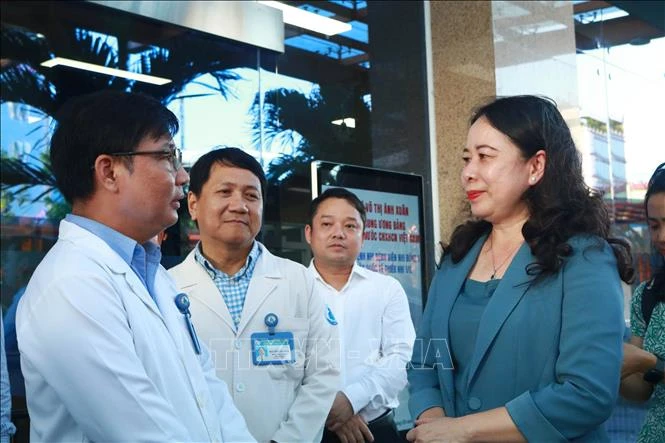 Phó Chủ tịch nước Võ Thị Ánh Xuân thăm, tặng quà bệnh nhi tại TP Hồ Chí Minh Phó Chủ tịch nước Võ Thị Ánh Xuân thăm, tặng quà bệnh nhi tại TP Hồ Chí Minh