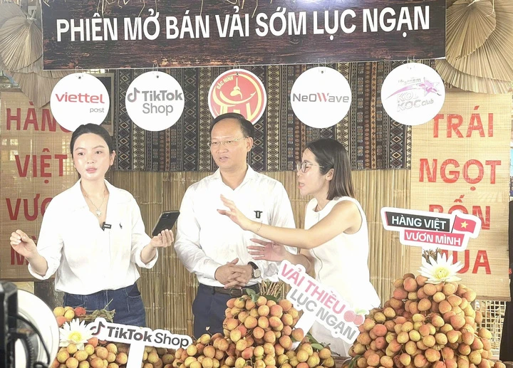 Phó Chủ tịch tỉnh Bắc Ninh livestream bán vải, chốt hơn 31 tấn đơn hàng Phó Chủ tịch tỉnh Bắc Ninh livestream bán vải, chốt hơn 31 tấn đơn hàng