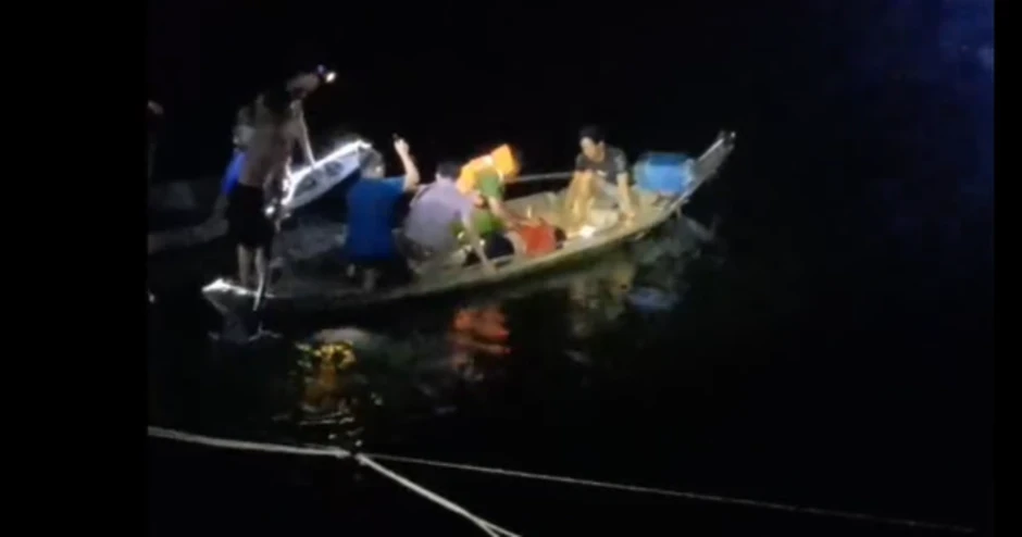 Phó Công an xã cứu sống người đàn ông trôi dưới sông trong đêm Phó Công an xã cứu sống người đàn ông trôi dưới sông trong đêm