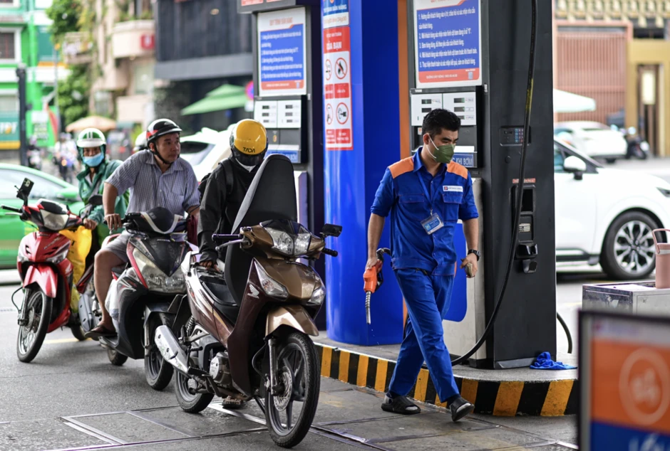 Phó Cục trưởng Đào Duy Anh: 'Gần 10 tháng dùng xăng E10, xe tôi không gặp vấn đề gì' Phó Cục trưởng Đào Duy Anh: 'Gần 10 tháng dùng xăng E10, xe tôi không gặp vấn đề gì'