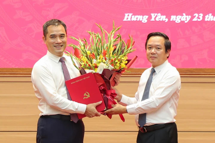 Phó Giám đốc ĐHQG Hà Nội được giới thiệu bầu làm Phó Chủ tịch UBND tỉnh Hưng Yên