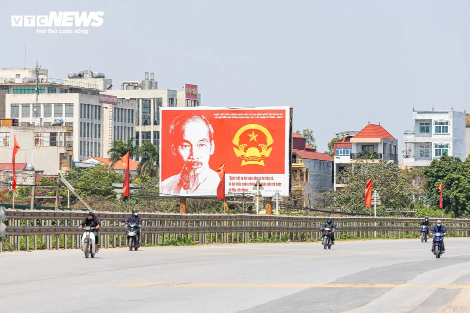 Phố phường Hà Nội rực rỡ cờ hoa trước ngày toàn dân đi bầu cử Phố phường Hà Nội rực rỡ cờ hoa trước ngày toàn dân đi bầu cử