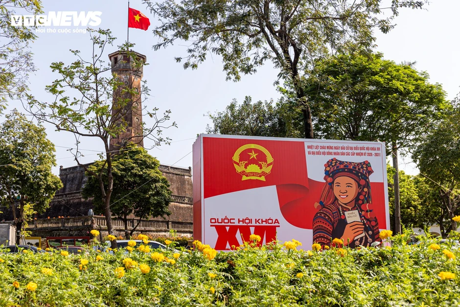 Phố phường Hà Nội rực rỡ cờ hoa trước ngày toàn dân đi bầu cử Phố phường Hà Nội rực rỡ cờ hoa trước ngày toàn dân đi bầu cử