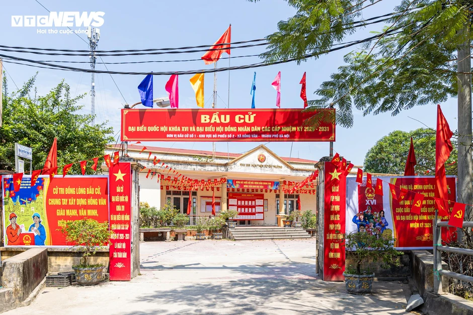 Phố phường Hà Nội rực rỡ cờ hoa trước ngày toàn dân đi bầu cử Phố phường Hà Nội rực rỡ cờ hoa trước ngày toàn dân đi bầu cử