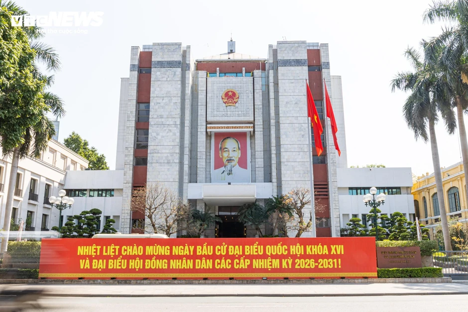 Phố phường Hà Nội rực rỡ cờ hoa trước ngày toàn dân đi bầu cử Phố phường Hà Nội rực rỡ cờ hoa trước ngày toàn dân đi bầu cử