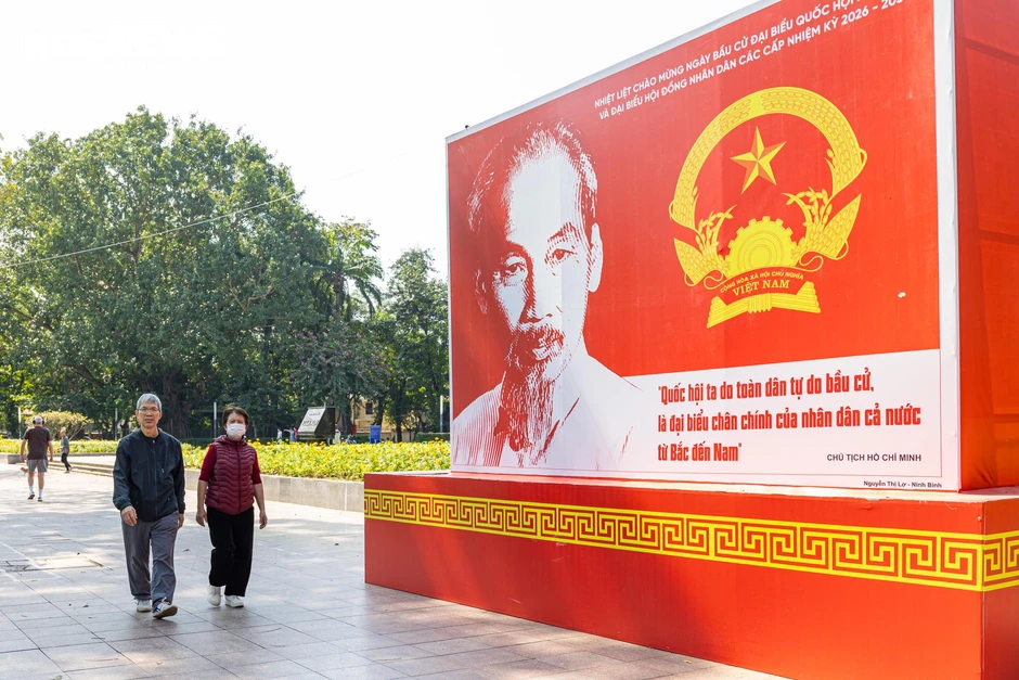 Phố phường Hà Nội rực rỡ cờ hoa trước ngày toàn dân đi bầu cử Phố phường Hà Nội rực rỡ cờ hoa trước ngày toàn dân đi bầu cử