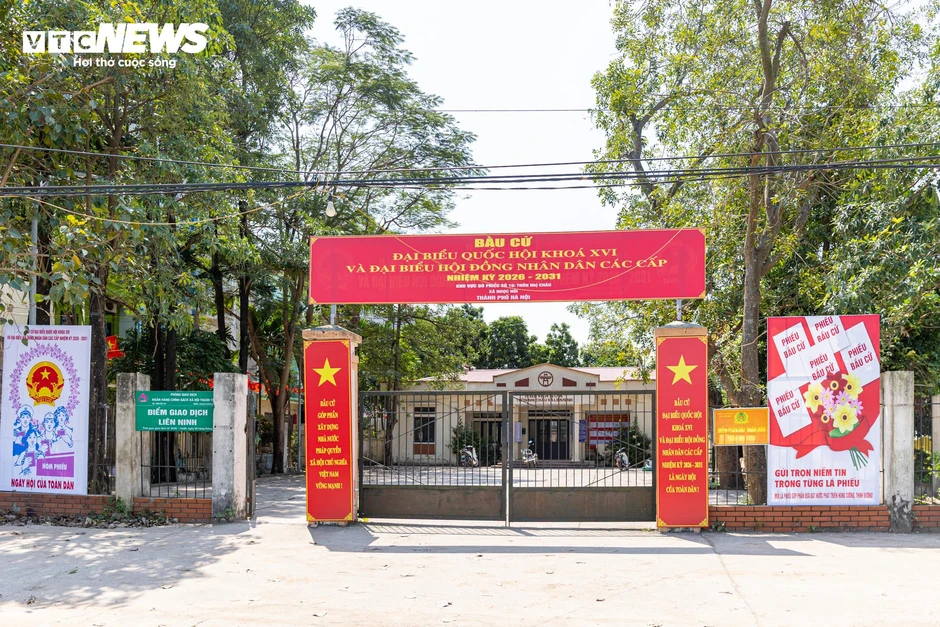 Phố phường Hà Nội rực rỡ cờ hoa trước ngày toàn dân đi bầu cử Phố phường Hà Nội rực rỡ cờ hoa trước ngày toàn dân đi bầu cử