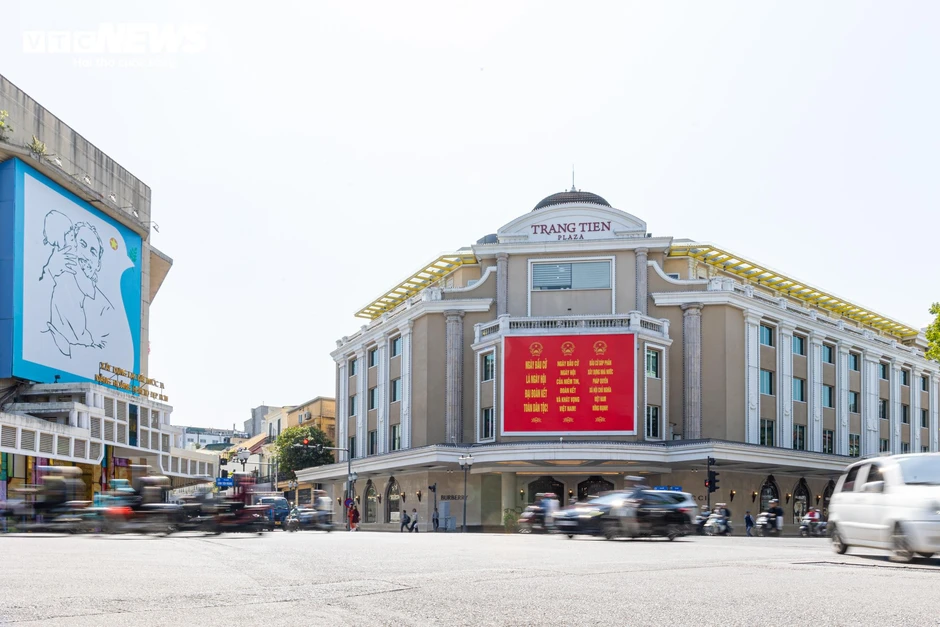 Phố phường Hà Nội rực rỡ cờ hoa trước ngày toàn dân đi bầu cử Phố phường Hà Nội rực rỡ cờ hoa trước ngày toàn dân đi bầu cử