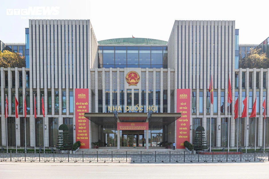 Phố phường Hà Nội rực rỡ cờ hoa trước ngày toàn dân đi bầu cử Phố phường Hà Nội rực rỡ cờ hoa trước ngày toàn dân đi bầu cử