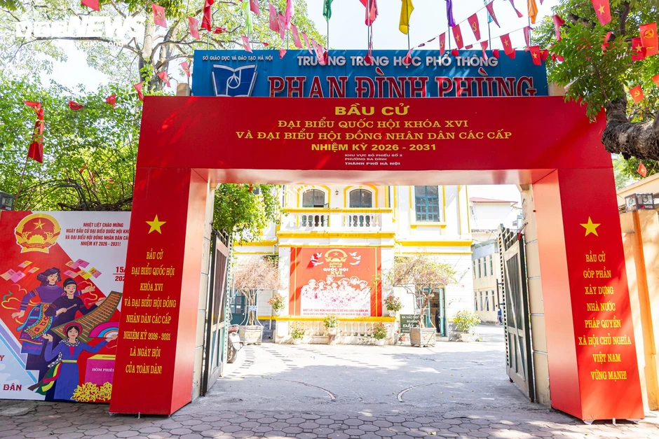 Phố phường Hà Nội rực rỡ cờ hoa trước ngày toàn dân đi bầu cử Phố phường Hà Nội rực rỡ cờ hoa trước ngày toàn dân đi bầu cử