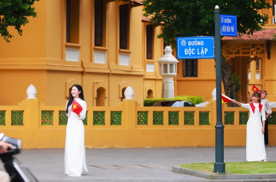 Phố phường Thủ đô rợp bóng cờ hoa, hướng về Đại lễ Quốc khánh 2-9 Phố phường Thủ đô rợp bóng cờ hoa, hướng về Đại lễ Quốc khánh 2-9