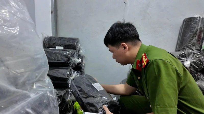 Phó Thủ tướng gửi Thư khen Phòng Cảnh sát kinh tế Công an TP Đà Nẵng triệt phá nhiều đường dây buôn lậu Phó Thủ tướng gửi Thư khen Phòng Cảnh sát kinh tế Công an TP Đà Nẵng triệt phá nhiều đường dây buôn lậu
