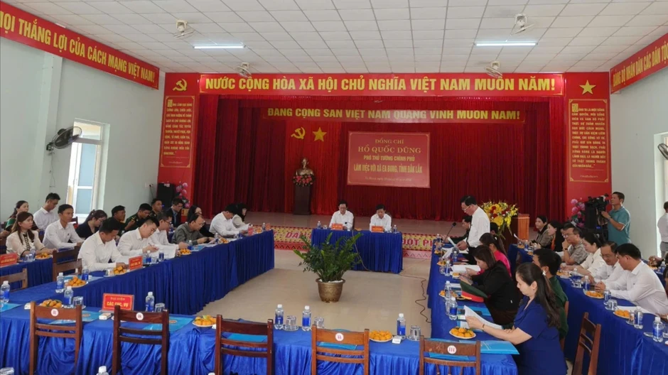 Phó thủ tướng Hồ Quốc Dũng làm việc tại xã biên giới ở Đắk Lắk Phó thủ tướng Hồ Quốc Dũng làm việc tại xã biên giới ở Đắk Lắk