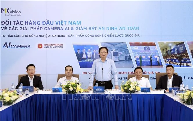 Phó Thủ tướng Hồ Quốc Dũng: Phát triển sản phẩm công nghệ chiến lược thúc đẩy chuyển đổi số quốc gia Phó Thủ tướng Hồ Quốc Dũng: Phát triển sản phẩm công nghệ chiến lược thúc đẩy chuyển đổi số quốc gia