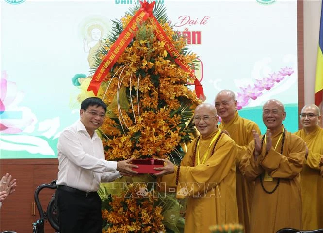 Phó Thủ tướng Nguyễn Văn Thắng chúc mừng Đại lễ Phật đản tại Huế Phó Thủ tướng Nguyễn Văn Thắng chúc mừng Đại lễ Phật đản tại Huế