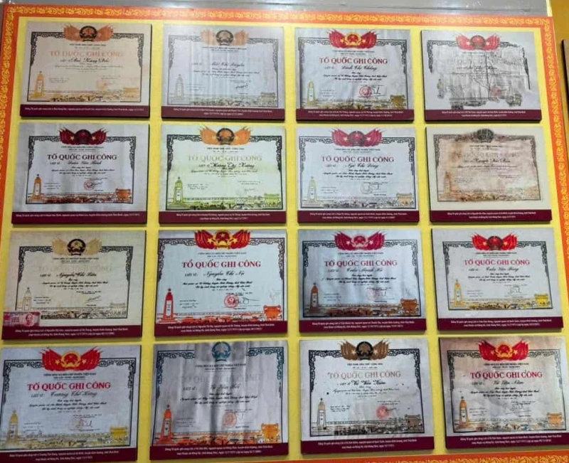 Phó thủ tướng Phạm Thị Thanh Trà dâng hương tri ân các anh hùng liệt sĩ tại tỉnh Quảng Trị Phó thủ tướng Phạm Thị Thanh Trà dâng hương tri ân các anh hùng liệt sĩ tại tỉnh Quảng Trị