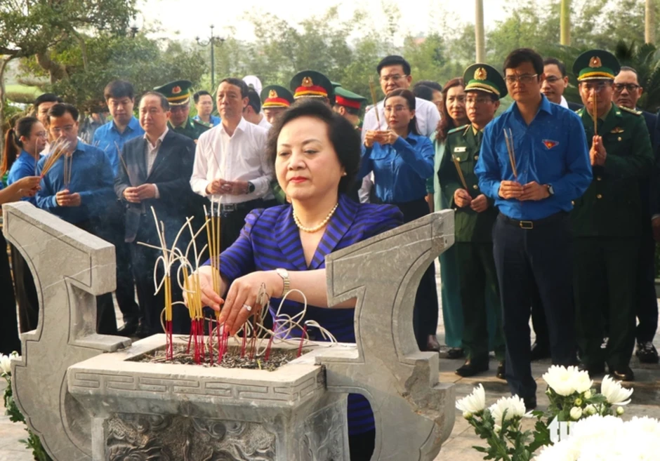 Phó thủ tướng Phạm Thị Thanh Trà dự lễ ra quân Tháng thanh niên tại Hà Tĩnh Phó thủ tướng Phạm Thị Thanh Trà dự lễ ra quân Tháng thanh niên tại Hà Tĩnh