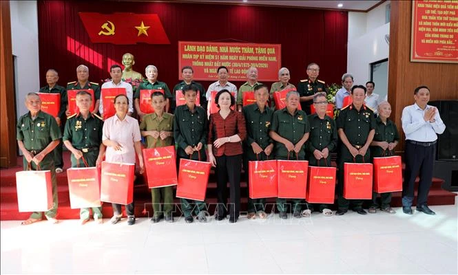 Phó Thủ tướng Phạm Thị Thanh Trà thăm, tặng quà tại tỉnh Lào Cai Phó Thủ tướng Phạm Thị Thanh Trà thăm, tặng quà tại tỉnh Lào Cai