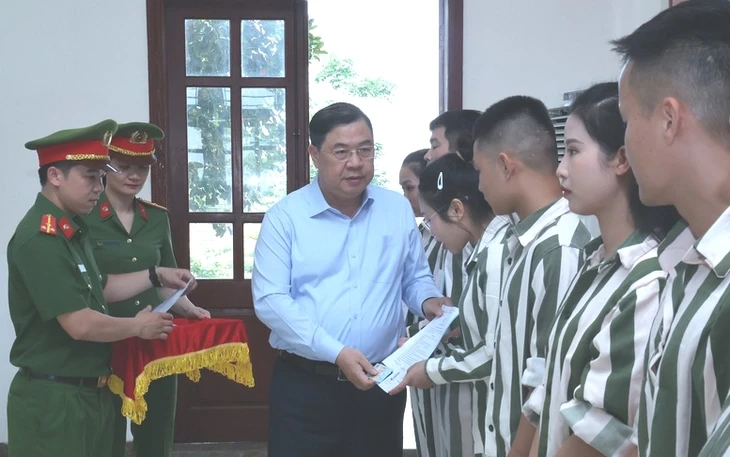 Phó thủ tướng thường trực Phạm Gia Túc: Đặc xá là bước khởi đầu của con đường hướng thiện Phó thủ tướng thường trực Phạm Gia Túc: Đặc xá là bước khởi đầu của con đường hướng thiện