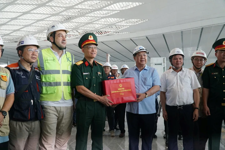 Phó Thủ tướng Thường trực Phạm Gia Túc kiểm tra dự án sân bay Long Thành Phó Thủ tướng Thường trực Phạm Gia Túc kiểm tra dự án sân bay Long Thành
