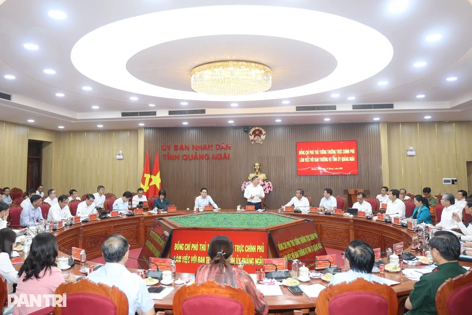 Phó Thủ tướng yêu cầu tăng tốc giải ngân, điều chuyển vốn từ các dự án chậm Phó Thủ tướng yêu cầu tăng tốc giải ngân, điều chuyển vốn từ các dự án chậm