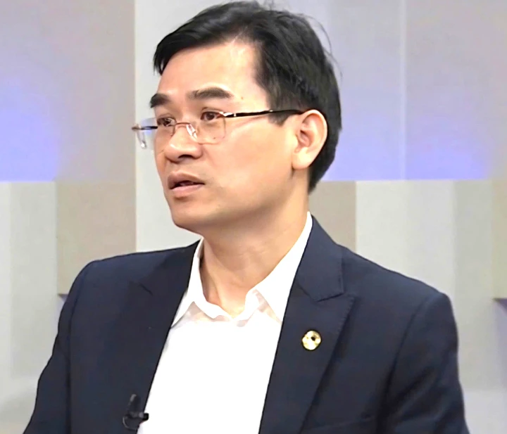 Phố trung tâm Hà Nội bị đào xới: Hệ quả của việc hạ tầng 'chạy sau' phát triển đô thị Phố trung tâm Hà Nội bị đào xới: Hệ quả của việc hạ tầng 'chạy sau' phát triển đô thị