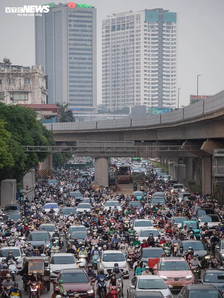 Phố trung tâm Hà Nội bị đào xới: Hệ quả của việc hạ tầng 'chạy sau' phát triển đô thị Phố trung tâm Hà Nội bị đào xới: Hệ quả của việc hạ tầng 'chạy sau' phát triển đô thị