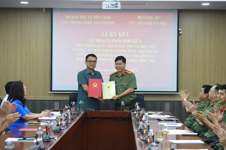 Phối hợp phát triển kinh tế - xã hội, bảo đảm an ninh vùng đồng bào dân tộc thiểu số Phối hợp phát triển kinh tế - xã hội, bảo đảm an ninh vùng đồng bào dân tộc thiểu số