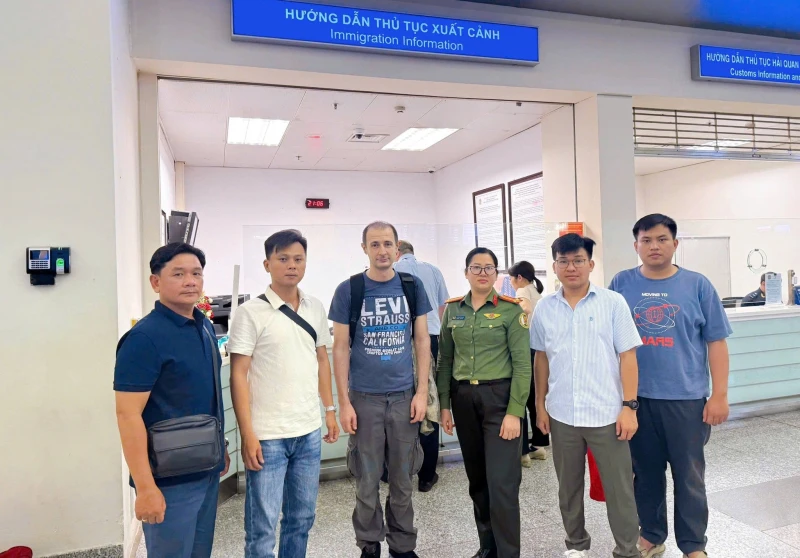 Phối hợp với Đại sứ quán Bulgaria hỗ trợ công dân người nước ngoài về nước Phối hợp với Đại sứ quán Bulgaria hỗ trợ công dân người nước ngoài về nước