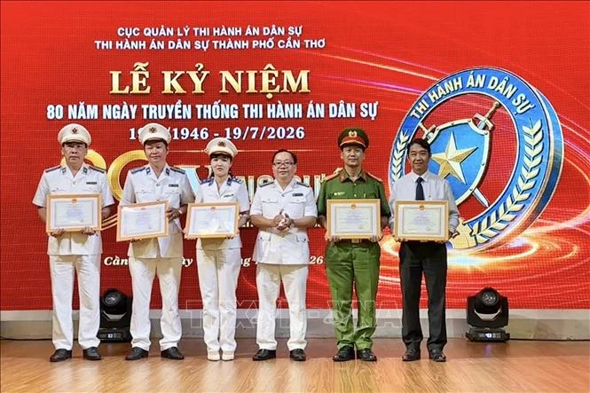 Phòng, chống tham nhũng, tiêu cực ngay trong hoạt động thi hành án Phòng, chống tham nhũng, tiêu cực ngay trong hoạt động thi hành án