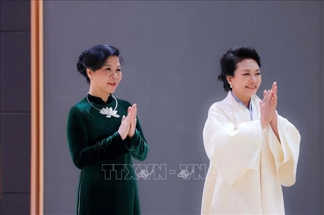 Phu nhân Ngô Phương Ly gặp gỡ, trao đổi với Phu nhân Bành Lệ Viên Phu nhân Ngô Phương Ly gặp gỡ, trao đổi với Phu nhân Bành Lệ Viên