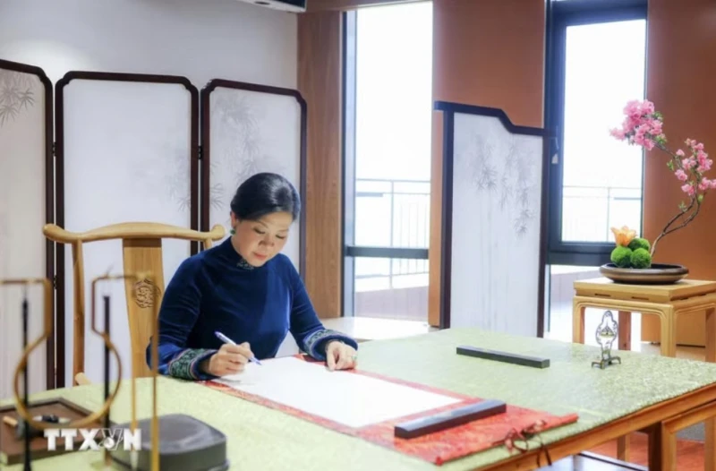 Phu nhân Ngô Phương Ly thăm Trung tâm Tống Khánh Linh tại Bắc Kinh Phu nhân Ngô Phương Ly thăm Trung tâm Tống Khánh Linh tại Bắc Kinh