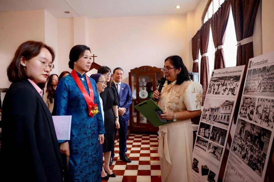 Phu nhân Tổng Bí thư, Chủ tịch nước thăm trẻ em có hoàn cảnh đặc biệt tại Philippines