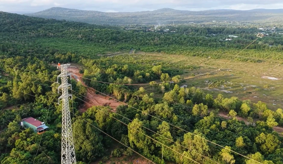 Phú Quốc chuẩn bị đóng điện, nối mạch vòng Phú Quốc chuẩn bị đóng điện, nối mạch vòng