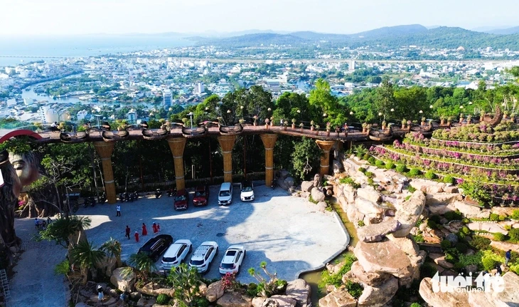 Phú Quốc đưa ra ‘tối hậu thư’ sẽ cưỡng chế vườn hoa The Peak trên núi Điện Tiên Phú Quốc đưa ra ‘tối hậu thư’ sẽ cưỡng chế vườn hoa The Peak trên núi Điện Tiên