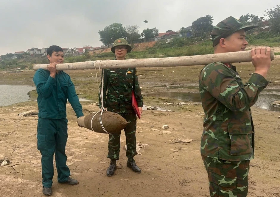 Phú Thọ tiêu hủy quả bom phát hiện ven sông Đà Phú Thọ tiêu hủy quả bom phát hiện ven sông Đà