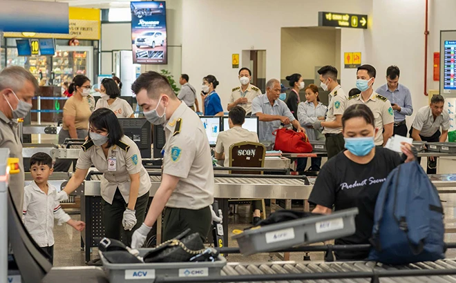 Phụ xe buýt từ chối vé điện tử: Sự cố đáng tiếc trên tuyến xe 27 Tại Hà Nội Phụ xe buýt từ chối vé điện tử: Sự cố đáng tiếc trên tuyến xe 27 Tại Hà Nội