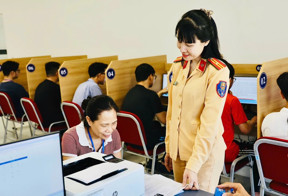 Phục hồi điểm GPLX: Bộ Công an đề xuất tăng câu hỏi, bỏ kiểm tra mô phỏng Phục hồi điểm GPLX: Bộ Công an đề xuất tăng câu hỏi, bỏ kiểm tra mô phỏng