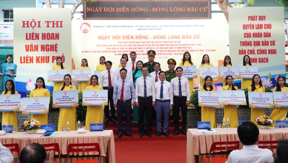 Phường Diên Hồng tổ chức ngày hội, kêu gọi người dân "Đồng lòng bầu cử" Phường Diên Hồng tổ chức ngày hội, kêu gọi người dân "Đồng lòng bầu cử"
