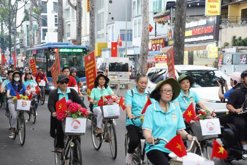 Phường Diên Hồng tổ chức ngày hội, kêu gọi người dân "Đồng lòng bầu cử" Phường Diên Hồng tổ chức ngày hội, kêu gọi người dân "Đồng lòng bầu cử"