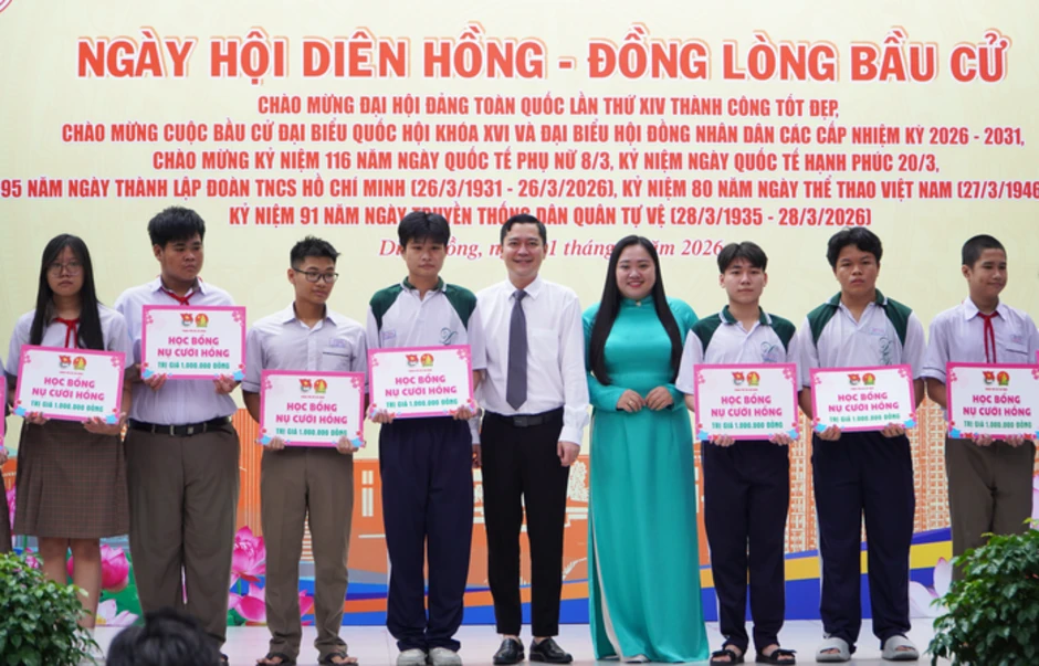 Phường Diên Hồng tổ chức ngày hội, kêu gọi người dân "Đồng lòng bầu cử" Phường Diên Hồng tổ chức ngày hội, kêu gọi người dân "Đồng lòng bầu cử"