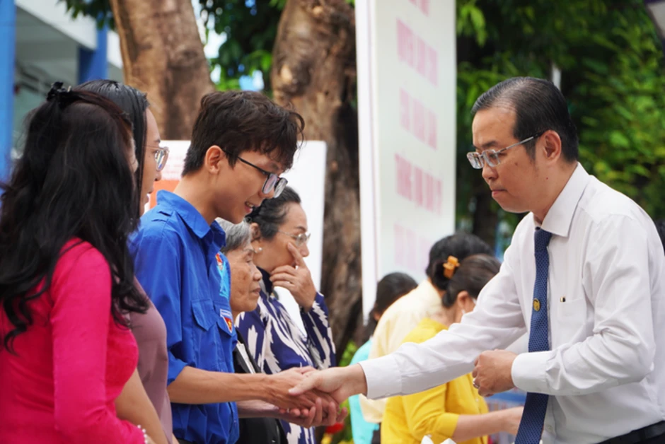 Phường Diên Hồng tổ chức ngày hội, kêu gọi người dân "Đồng lòng bầu cử" Phường Diên Hồng tổ chức ngày hội, kêu gọi người dân "Đồng lòng bầu cử"