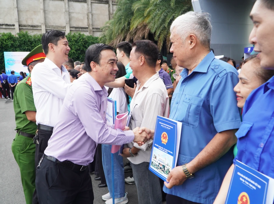 Phường Diên Hồng vào chiến dịch bứt phá, "đi từng ngõ, gõ từng nhà, rà từng người"