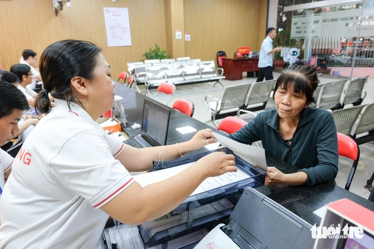 Phường Minh Phụng làm việc đến 19h mỗi thứ Tư để phục vụ người dân Phường Minh Phụng làm việc đến 19h mỗi thứ Tư để phục vụ người dân