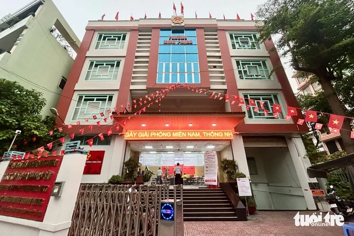 Phường Minh Phụng làm việc đến 19h mỗi thứ Tư để phục vụ người dân Phường Minh Phụng làm việc đến 19h mỗi thứ Tư để phục vụ người dân